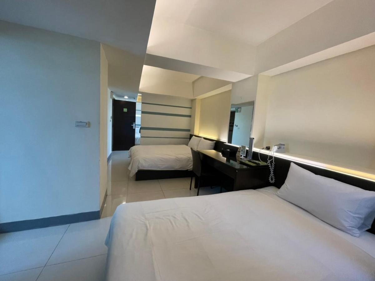 Kiwi Express Hotel - Kaohsiung Station Exteriér fotografie
