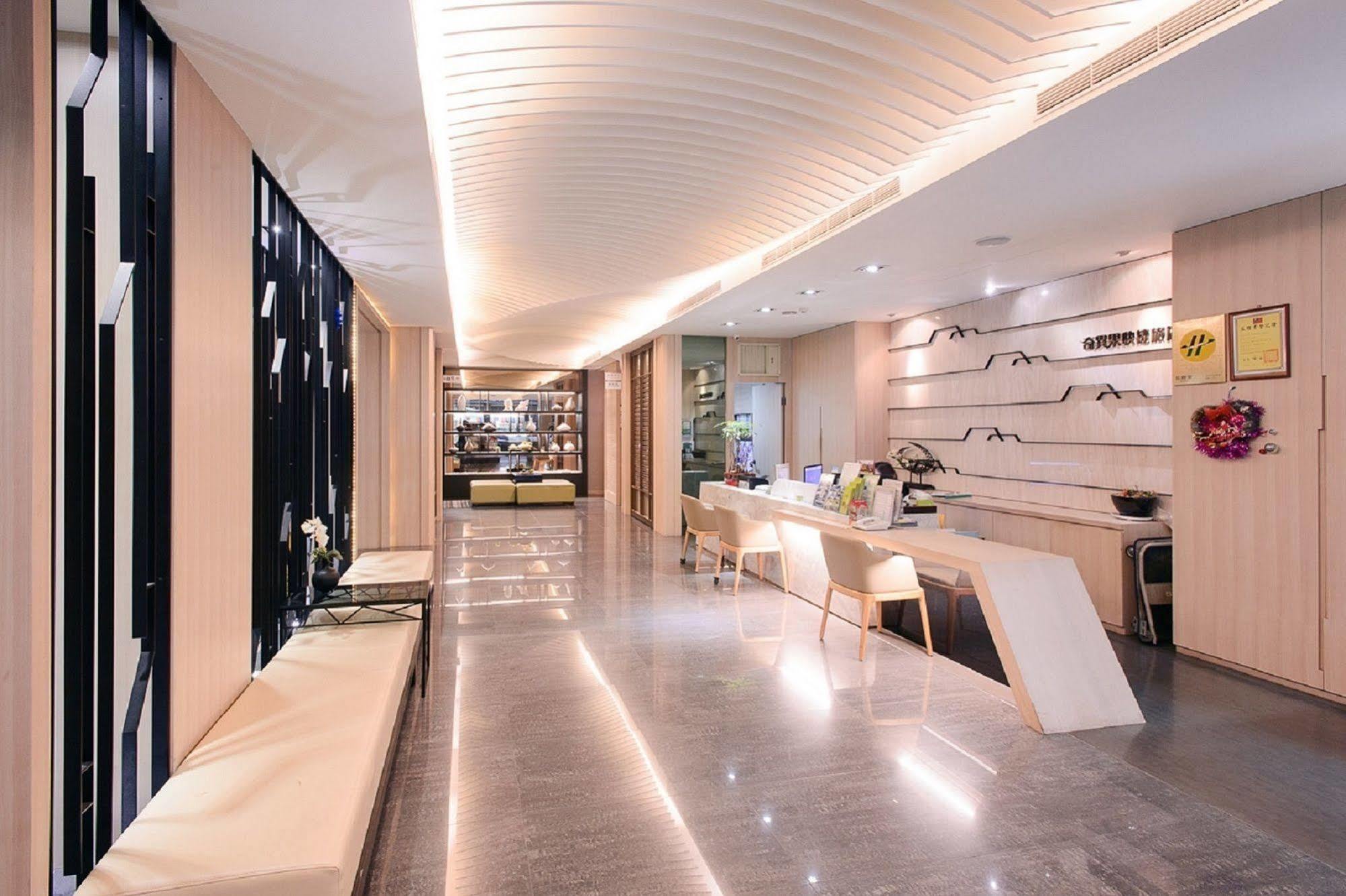 Kiwi Express Hotel - Kaohsiung Station Exteriér fotografie