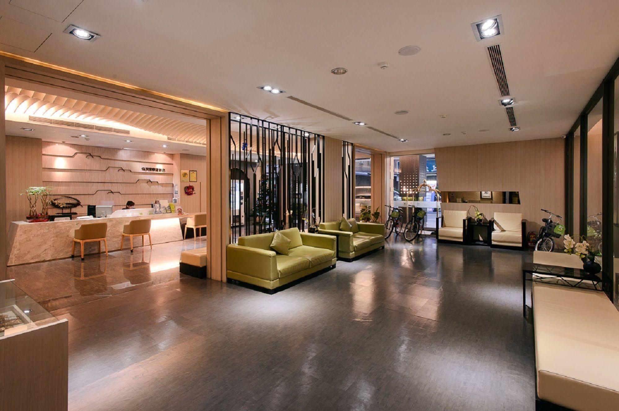 Kiwi Express Hotel - Kaohsiung Station Exteriér fotografie